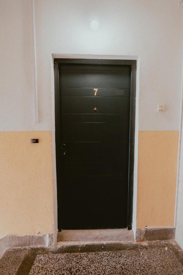 Bloom Suites Приштина Екстер'єр фото
